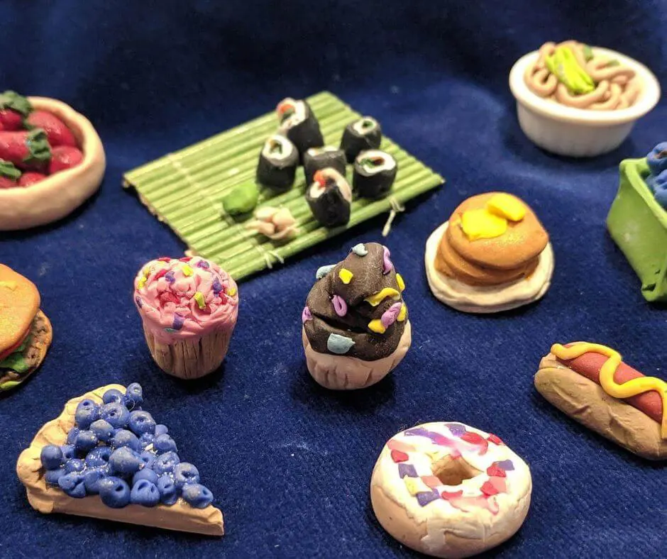 <strong>Polymer Clay Sculpture</strong>